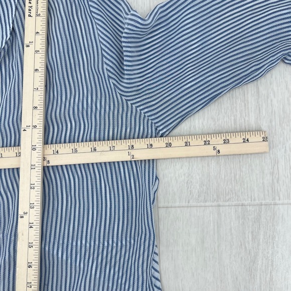 Chicos Striped Button Down Shirt Womens Size 1 Med Blue White Lightweight Sheer - Picture 5 of 8